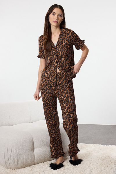 Trendyol Collection Sada pyžama s volánky ze 100% bavlny s leopardím potiskem – Thmss24Pt00223