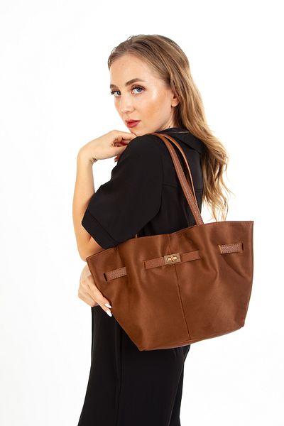 Adelina Bags Geantă de mână și de umăr pentru femei, din piele de căprioară, maro, cu închidere magnetică și detaliu de blocare