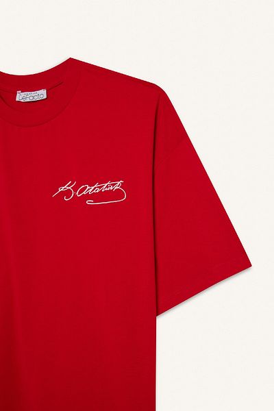 DeFacto Übergroßes, kurzes, rotes T-Shirt mit Atatürk-Signatur und breiter Passform E6113AX24WN