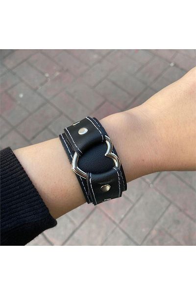 Köstebek Black Leather Bracelet - Heart Buckle Detail