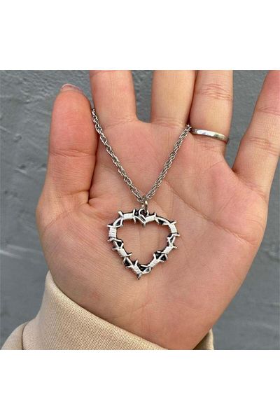 Köstebek Barbed Wire Heart Necklace