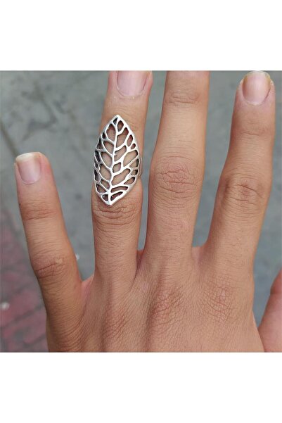 Köstebek Leaf Patterned Adjustable Ring
