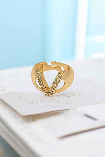 Çlk Accessories Premium V Letter Ring Stone Letter Ring