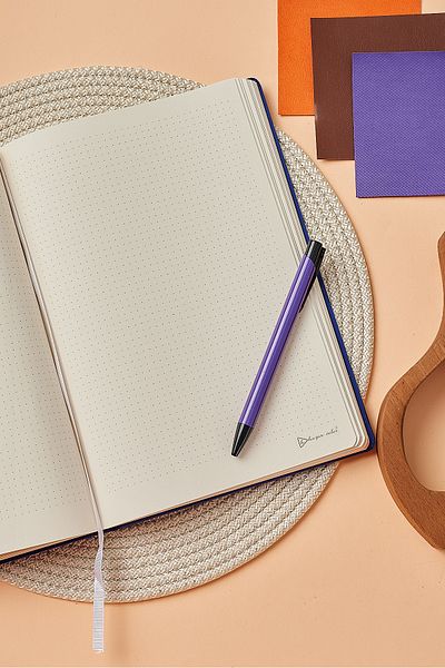 inkglo مفكرة مكونة من 112 ورقة مع غطاء مخملي منقط ومطبوع على شكل حصان باللون الأزرق الداكن والذهبي