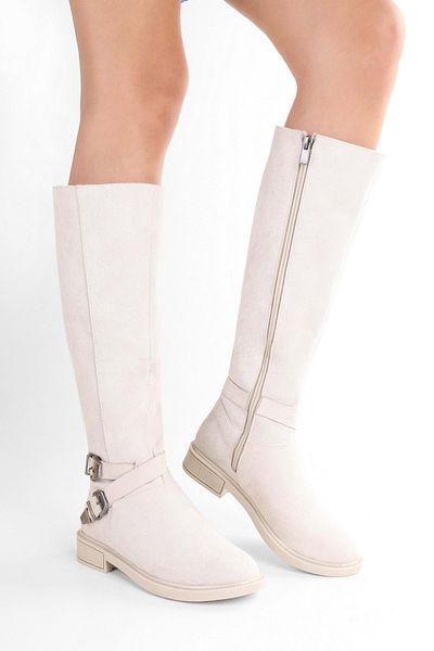 Shoeberry Steele Beige Wildlederstiefel mit Schnalle und flachem Absatz für Damen