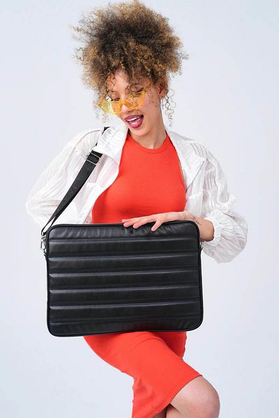 Magazin Bags حقيبة كمبيوتر محمول وحقيبة سوداء موديل IZG2008 - حقائب مجلة