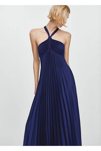 MANGO Woman Plissiertes Neckholder-Kleid-Design