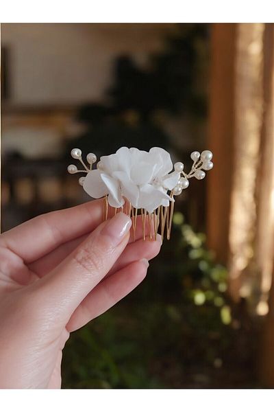 Eva Flore White Floral Bridal Hair Accessory - Hydrangea Pearls, Wedding Comb Buckle Bun
