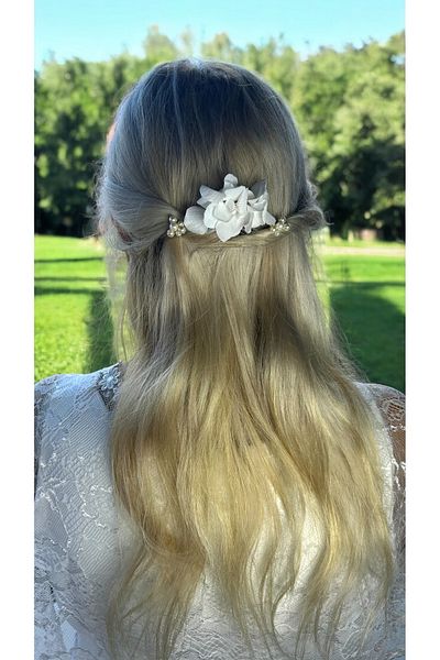 Eva Flore White Floral Bridal Hair Accessory - Hydrangea Pearls, Wedding Comb Buckle Bun