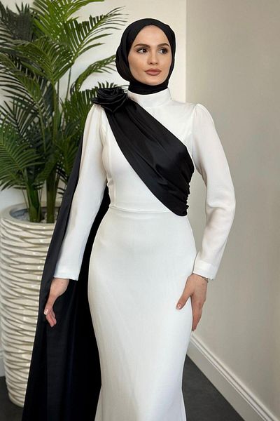 MERVEN AKYÜZ Λευκό βραδινό φόρεμα Castile Shoulder Rose Cape