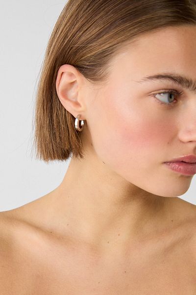 Stradivarius 9'lu parlak küpe seti