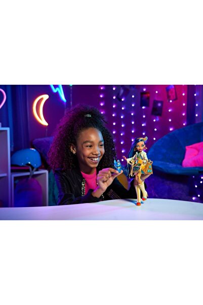 MONSTER HIGH CLEO DENILE DOLL WITH ANIMAL AND ACCESSORIES