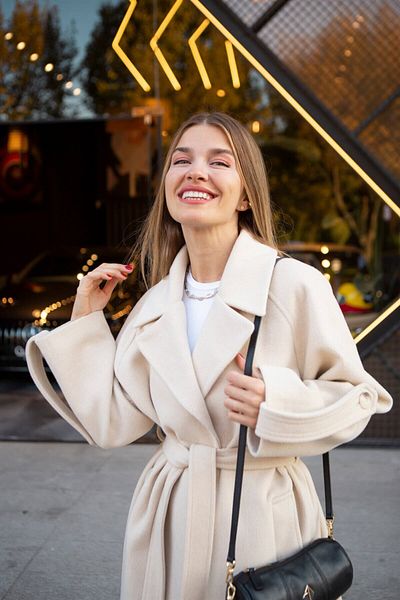 Sue Store Palton de lână cu mâneci supradimensionate, căptușit cu curea de culoarea pietrei