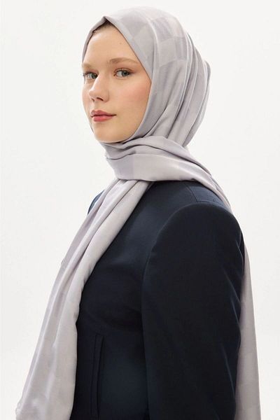 hijabchi Εισαγόμενο μεταξένιο σάλι ζακάρ καρό - ανοιχτό γκρι