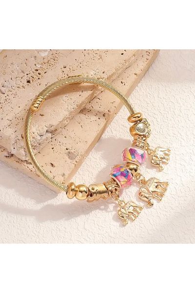 Accessories سوار نسائي ساحر بتفاصيل فيل من الحجر الوردي من Vanilla Avenue