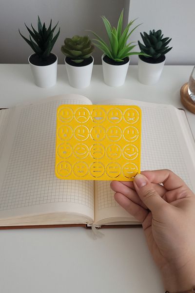 Karmelom Studio Template Ruler with Emoji Expressions