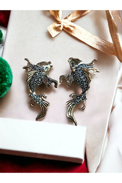 FAYRA ACCESSORIES أقراط على شكل سمكة مرصعة بالأحجار