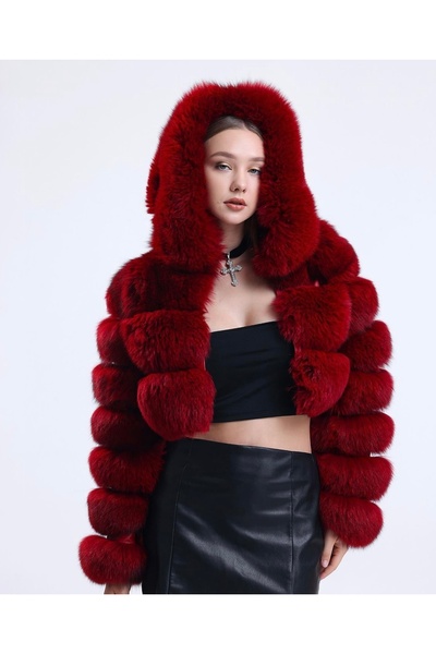 MODA Scarlet fur coat