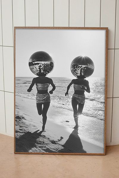 Taranist Αφίσα Disco Ball Girls Μαύρη Λευκή Ντίσκο Μπάλα Seaside Retro Vintage