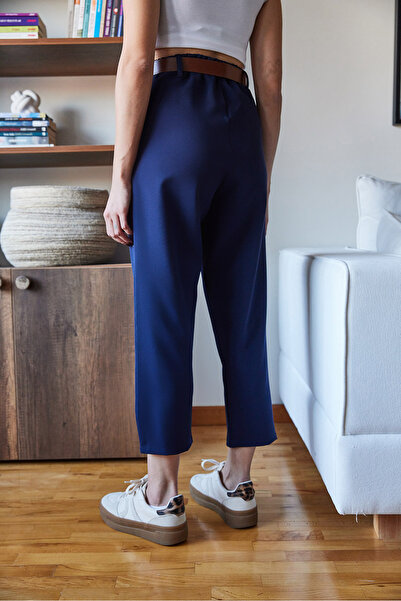 Bianco Lucci Dámské sezonní látkové kalhoty s úzkými plisovanými páskem 2398 60751001