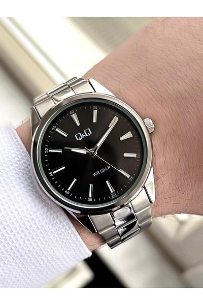 Q&Q 3 Atm Water Resistant Men's Wristwatch - Steel Band, Calendar Dial Eq.Z94.202Y