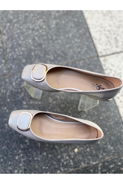Metin Ayakkabı gri dış meteryal cild deri toka aksesuarlı kadın günlük babet