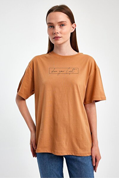 yakamor تي شيرت نسائي مطبوع مقاس كبير