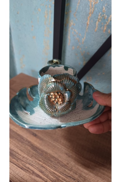 Gül Nakkaş Seramik Seramik el yapımı tasarım Büyük çiçekli Yaprak tabaklı Duble Türk kahve fincanı