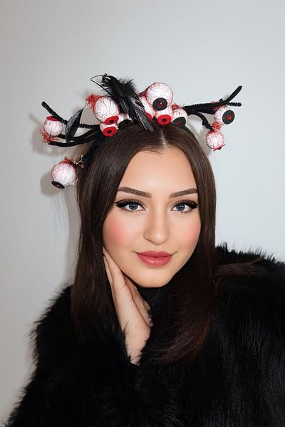TAKIŞTIR تاج ممتع مع شكل عين باللون الأسود