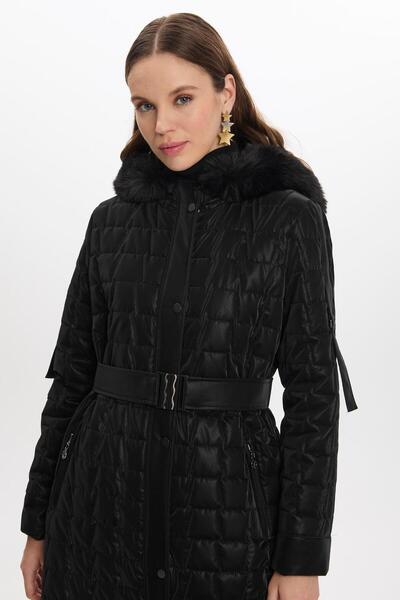 Zühre Καπιτονέ μαύρο παλτό με γούνινη κουκούλα και ζώνη 13643