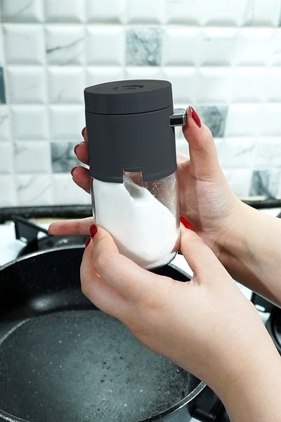 ATA HOME New Generation Dosing 4-Piece Black Sugar Bowl Pepper Bowl Button Press Salt Bowl Spice Bowl Set