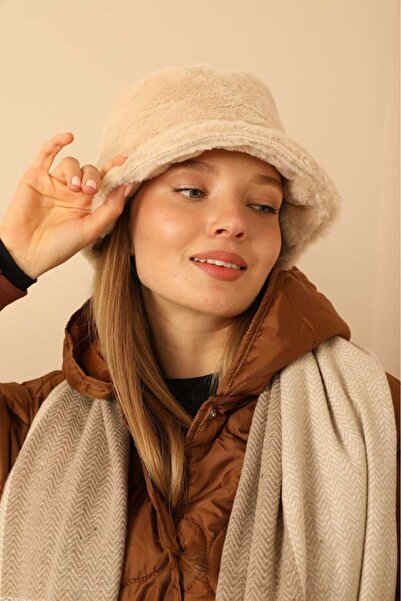 Yağmur Şapka Kışlık  BERE Kadın  beyaz krem rengi   Peluş Şapka YILBAŞI YENİ YIL CHRİSMAST