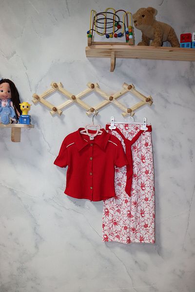 FESSHERA Fashionable and Modern Girls' 2-Piece Set Combo: Short Sleeve Shirt and Floral Print Pants