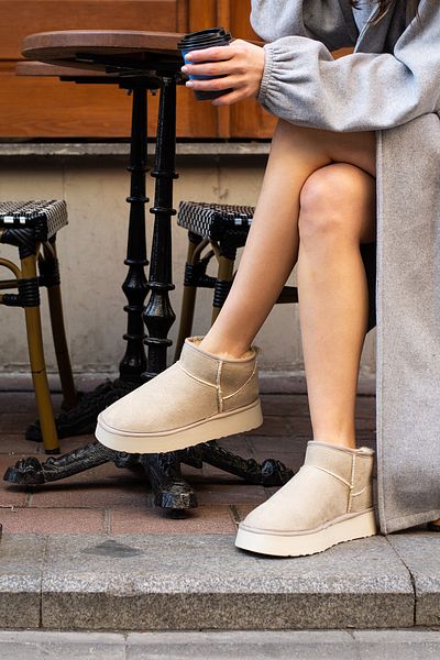 Şan's Shoes Cizme cu talpă înaltă bej cu pene