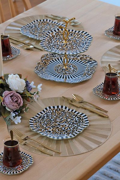 Glore Leopard Gold Gilded 6-Piece 25-Piece Cake Tea Treat Set