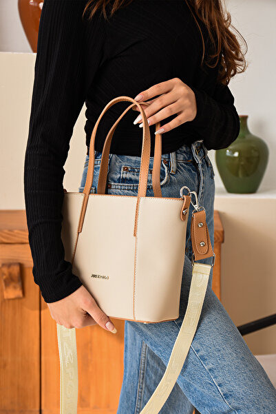 Just Polo حقيبة يد وكتف نسائية كريمية ذات حزام سميك JPM6047