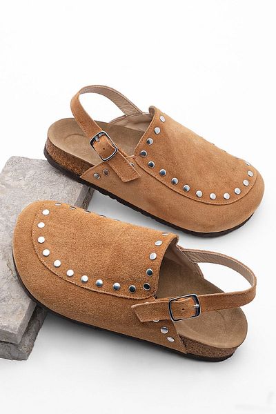 Marjin Damen Sandalen aus echtem Leder mit Eva-Sohle, vorne geschlossen, mit Nieten, lässige Sandalen Bolve hellbraun