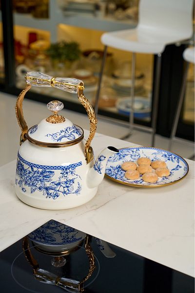 Miss Betty Bluelife 2.5 Lt Enameled Kettle Teapot