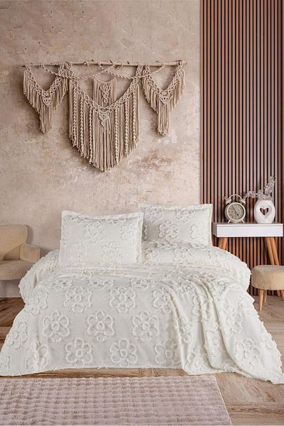 BlueMaison Ecru Daisy Oversize Bedspread - Boutique Chenille