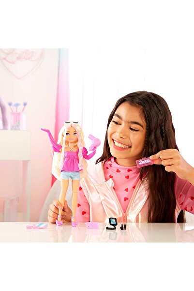 Barbie دمية دريم بيستيز ماليبو القابلة للتحريك بشعر أشقر مموج، و11 قطعة مكياج وإكسسوارات شعر