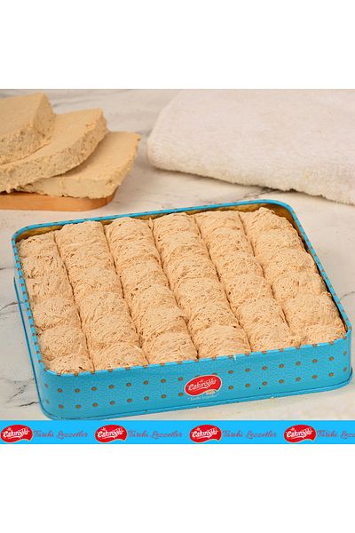 Öz Çakıroğlu Plain Halva Baklava with Slice in Boat Box 1700 g