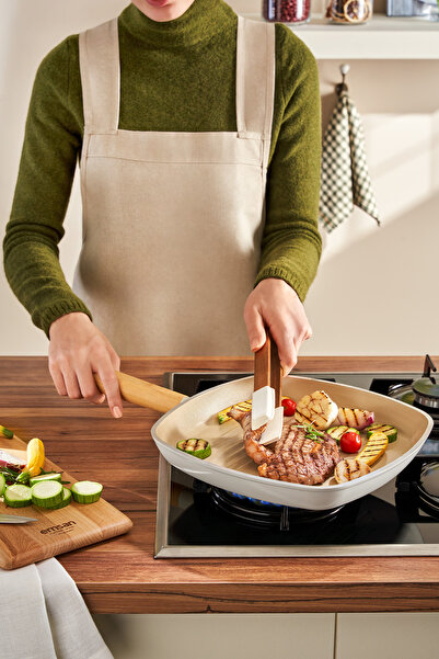 Emsan Swiss Crystal 28 Cm Square Pan