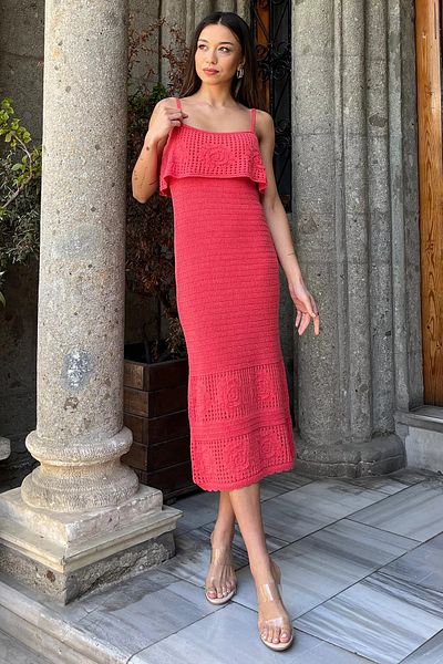 julude Φόρεμα με λεπτό λουράκι με λαιμόκοψη Madonna με λουλούδια από ρόδι