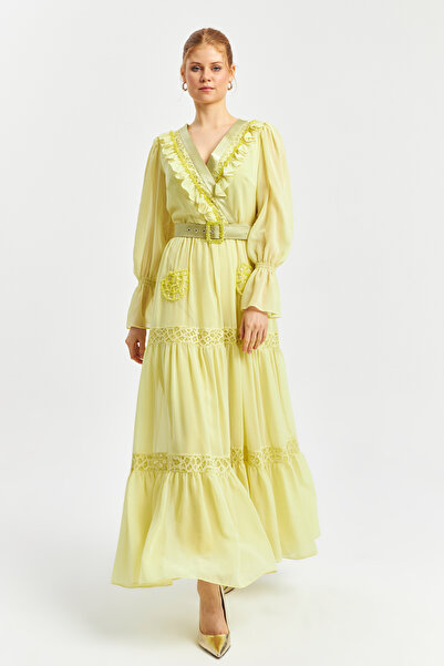 İnce Kruvaze yaka Yaka fırfırlı ve İşleme detaylı Uzun Abiye Şifon Elbise