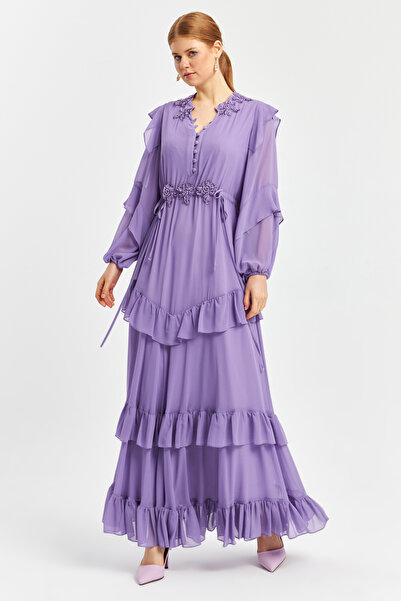 İnce Yaka Bel İşleme ve Düğme detaylı Eteği Fırfırlı Uzun Abiye Elbise