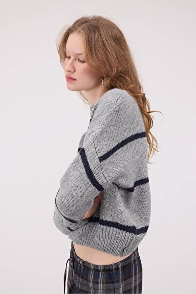 Addax Pulover din tricotaj cu dungi cu guler rotund K3424-A6