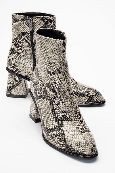 LuviShoes Γυναικείες μπότες με χοντρό τακούνι NİNA με ασπρόμαυρο σχέδιο