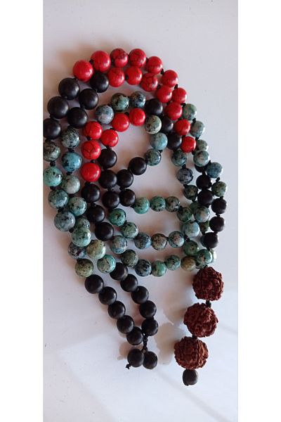 PİRAMİGO Rudraska Tipped Spotted Turquoise Coral and Onyx 108 Mala Long Necklace