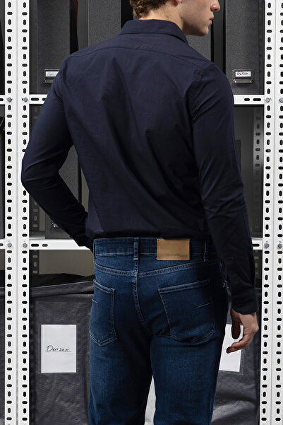 GIESTO Синя сорочка з тонкої попліни, вузького крою