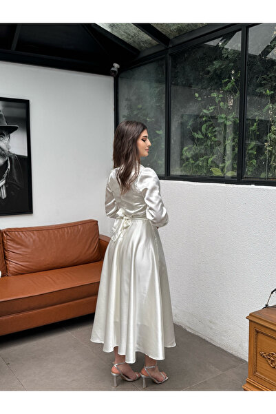 ASLIHANGÜNER Kadın Kırık Beyaz Dik Yaka Pencere Detaylı Saten Hera Elbise